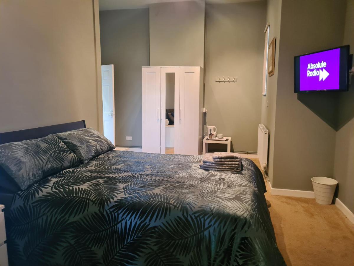 Hen House Hotell Cannock Exteriör bild